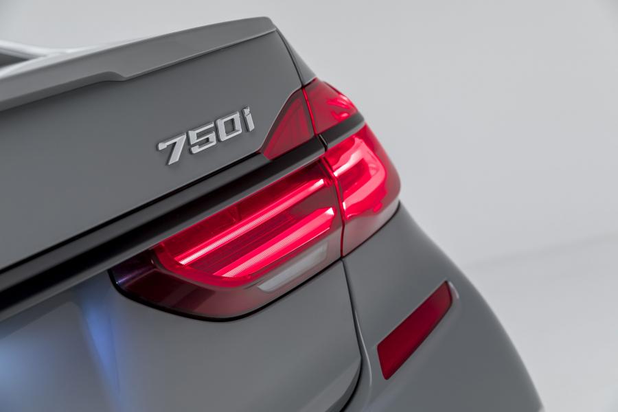 Детали экстерьера BMW 750i xDrive M Sport (G11) 2016 года  (NA) (фото 23 из 47)